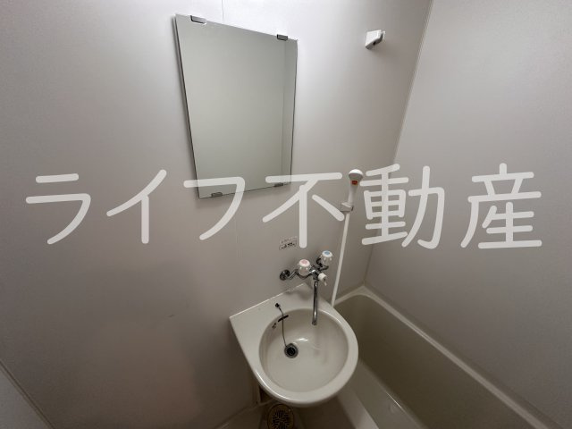 八戸ノ里HIROビルの洗面所