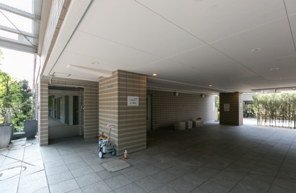 アーバンライフ目白駅前のロビー