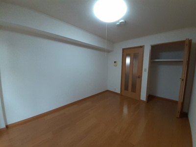 【内装】 | サンライズ | 明るい色調の室内です