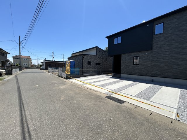 新築　伊勢崎市堀下町1期　1号棟の前面道路含む現地写真|現地写真　北側接道幅員約6ｍ	