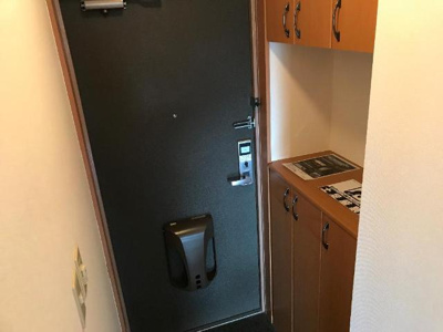 【玄関】 | エーデルハイム | 吊り戸付きのカウンター下駄箱