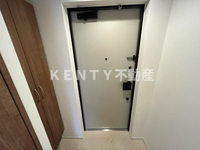 【玄関】 | ＷＨＡＲＦ大井町ｗｅｓｔ | 収納もある玄関です