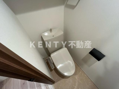 【トイレ】 | ＷＨＡＲＦ大井町ｗｅｓｔ | 落ち着いた色調のトイレです