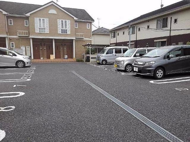 ミルローズの駐車場