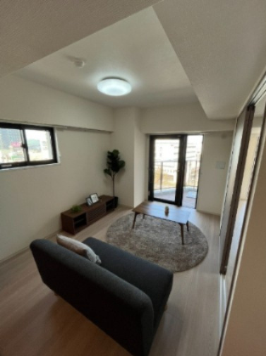 ニアレスタSUGAMOの居間・リビング|※家具類は見本です