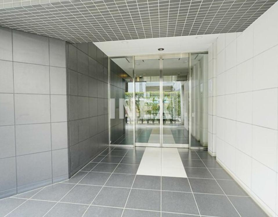 横浜市西区戸部本町の賃貸マンションのエントランス