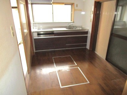 【水回りリフォーム済】高知市十津1丁目　中古一戸建てのキッチン|お掃除しやすいシステムキッチン♪