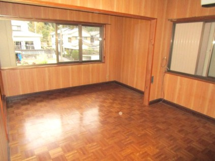 【水回りリフォーム済】高知市十津1丁目　中古一戸建ての洋室|二面採光で明るく、開放感のある空間