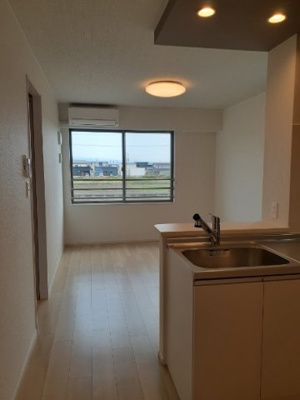 【居間・リビング】 | アイ・ヴィレッジ古閑中町Ｂ | 【アイ・ヴィレッジ古閑中町Ｂ】リビングです