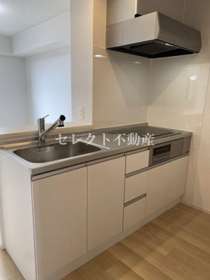 【キッチン】 | アイ・ヴィレッジ古閑中町Ｂ | 【アイ・ヴィレッジ古閑中町Ｂ】コンパクトなキッチンで掃除もラクラク