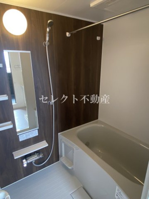 【浴室】 | アイ・ヴィレッジ古閑中町Ｂ | 【アイ・ヴィレッジ古閑中町Ｂ】落ち着いた空間のお風呂です