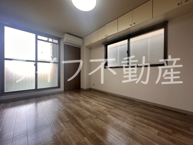 メゾンヤマト長堂の寝室|落ち着いた色調の寝室です