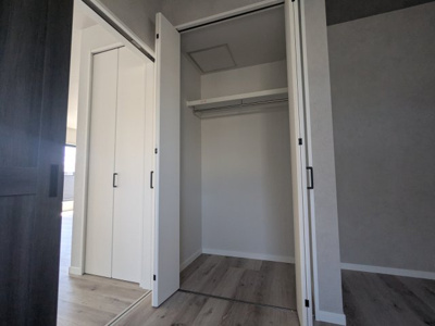 【収納】 | 鈴蘭台南町３丁目　新築戸建 | 各居室に収納があります。