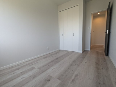 【洋室】 | 鈴蘭台南町３丁目　新築戸建 | どんな家具とも合うフローリングです。