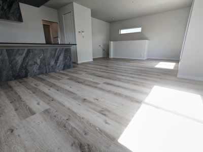 【居間・リビング】 | 鈴蘭台南町３丁目　新築戸建 | 2階にLDKを配置しています。