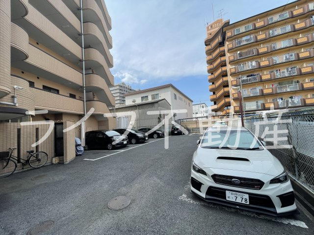 パークサイドシャトーの駐車場
