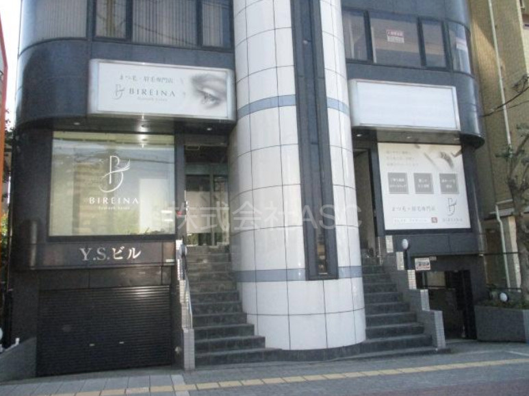 ＹＳビルのエントランス