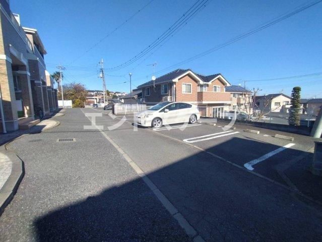 ロイヤルグレイスの駐車場|高崎、前橋のお部屋探しはエンドスケープまで！お客様の理想お聞かせ下さい♪