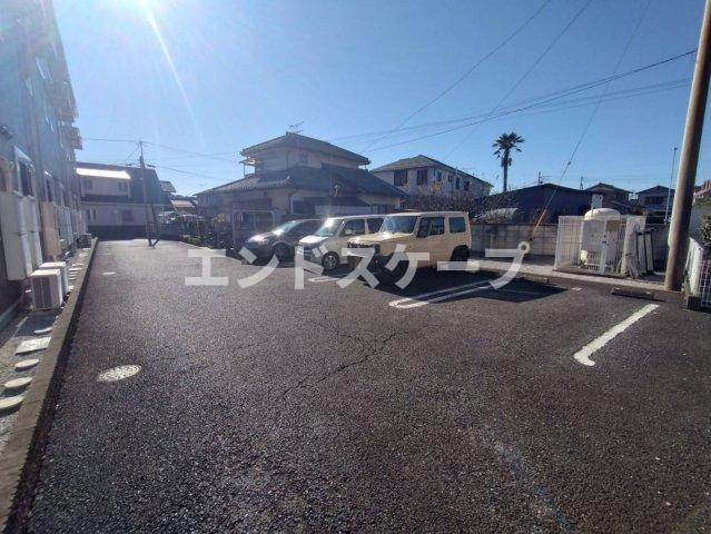 ロイヤルグレイスの駐車場|高崎、前橋のお部屋探しはエンドスケープまで！お客様の理想お聞かせ下さい♪