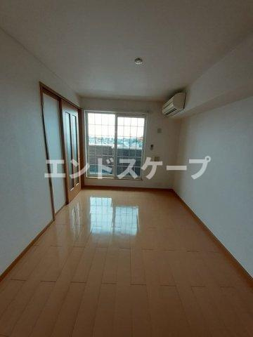 ロイヤルグレイスの居間・リビング|高崎、前橋のお部屋探しはエンドスケープまで！お客様の理想お聞かせ下さい♪