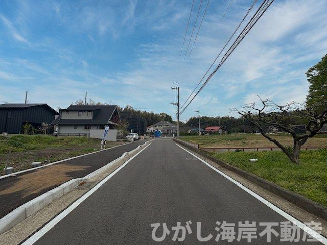 茅ヶ崎市第芹沢　新築戸建　全４棟　の前面道路含む現地写真|4月6日撮影　建築前　現地外観