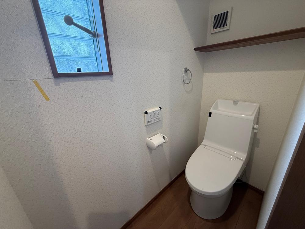出口3丁目　中古一戸建てのトイレ|温水洗浄便座
■物件内覧・資金計画相談・住宅ローン相談、リフォーム相談、お問合せ受付中■
※当日・翌日のご内覧、ご相談はお電話でのお問合せがスムーズです！