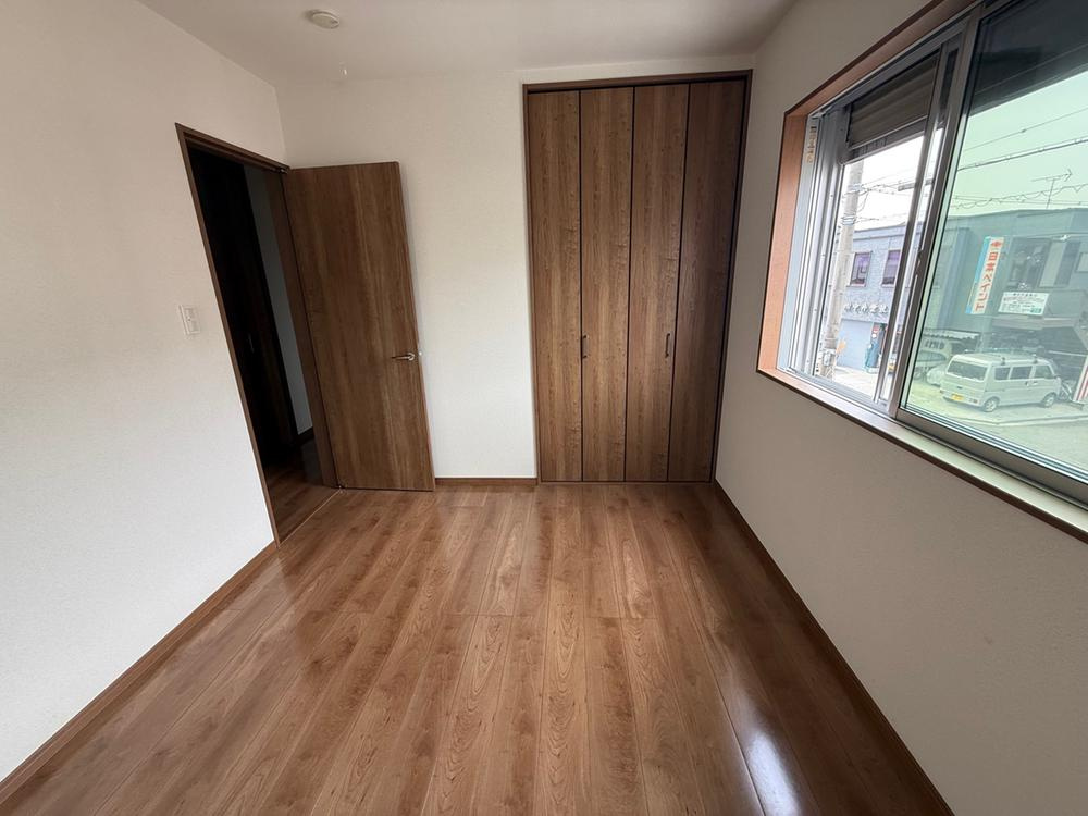 出口3丁目　中古一戸建ての収納|洋室のクローゼット
■物件内覧・資金計画相談・住宅ローン相談、リフォーム相談、お問合せ受付中■
※当日・翌日のご内覧、ご相談はお電話でのお問合せがスムーズです！