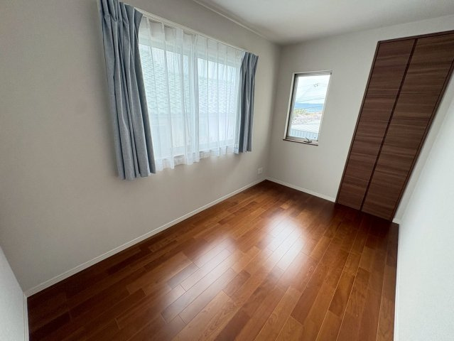 塩屋町6丁目 中古戸建ての洋室|コンパクトで使いやすい洋室です