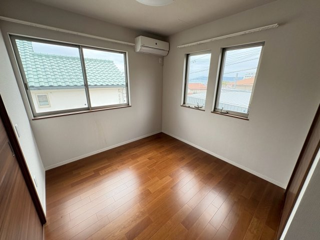 塩屋町6丁目 中古戸建ての洋室|使い勝手のいい洋室です
