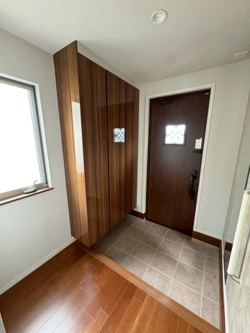 塩屋町6丁目 中古戸建ての玄関|ゆったりとした玄関です