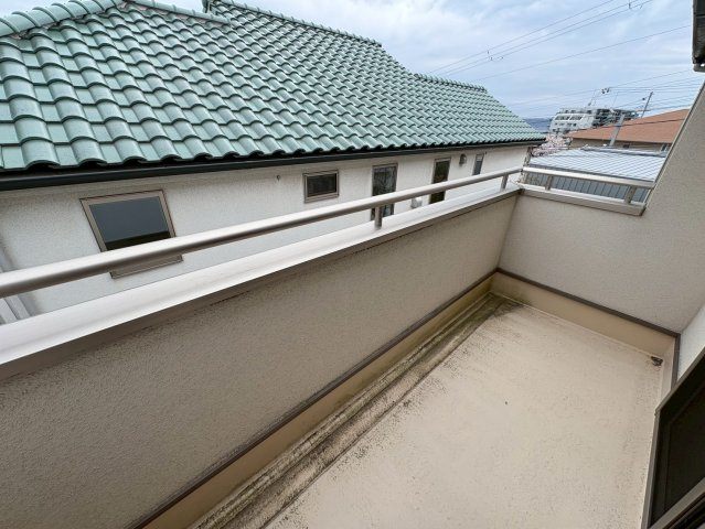 塩屋町6丁目 中古戸建てのバルコニー|バルコニー付きです
