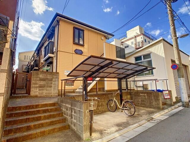 コーポイーストの外観