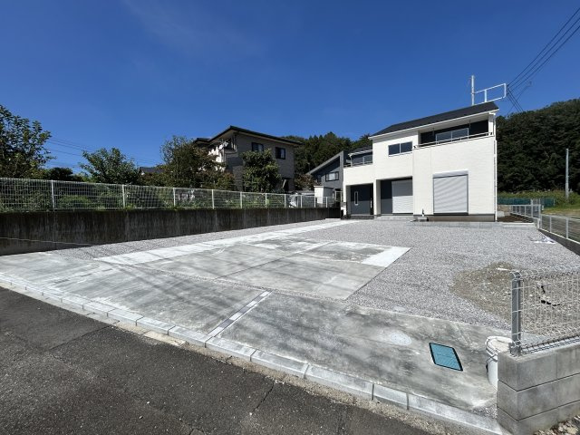新築　北群馬郡榛東村新井　1号棟の駐車場|現地写真　駐車スペースは並列3台分可能です！					
