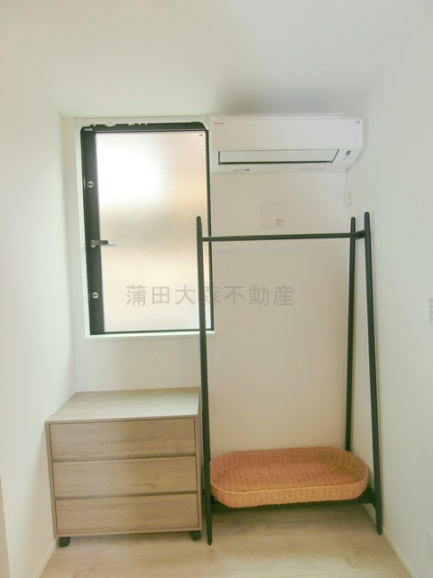 Gloss Terraceの収納|引き出し収納付洋服掛け家具、エアコン