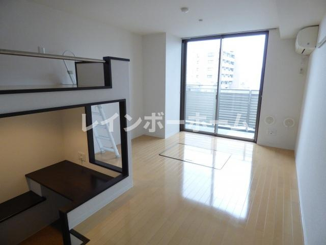 ルネス　グランドゥールの居間・リビング