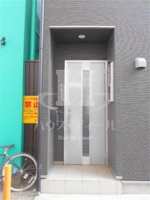 【エントランス】 | 北区王子2丁目戸建 | 建物の内部です