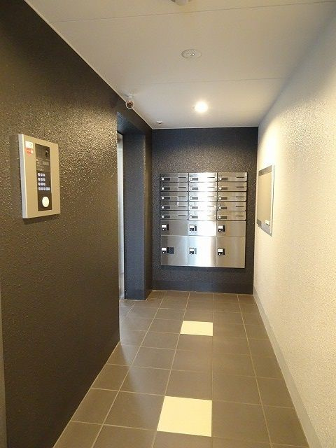 メゾン・ド・カナル森下のエントランス