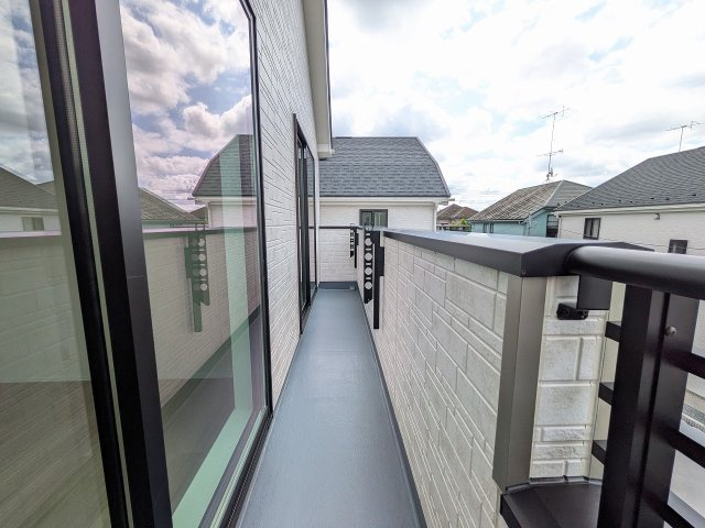 八王子市　弐分方町　新築一戸建て　１０期のバルコニー|～南向きで陽当たりの良いバルコニー　洗濯物がよく乾きそうです～
