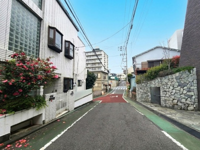 【前面道路含む現地写真】 | 板橋区志村1丁目　中古戸建　11990万円