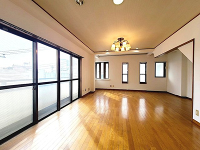 【居間・リビング】 | 板橋区志村1丁目　中古戸建　11990万円 | 2階リビング