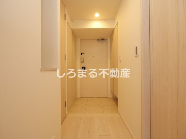 コンフォリア・リヴ北浜淡路町の玄関