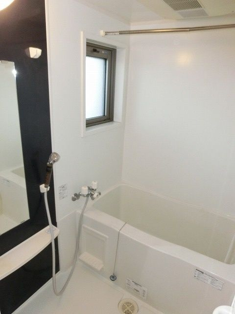 アルカディア桜木の浴室