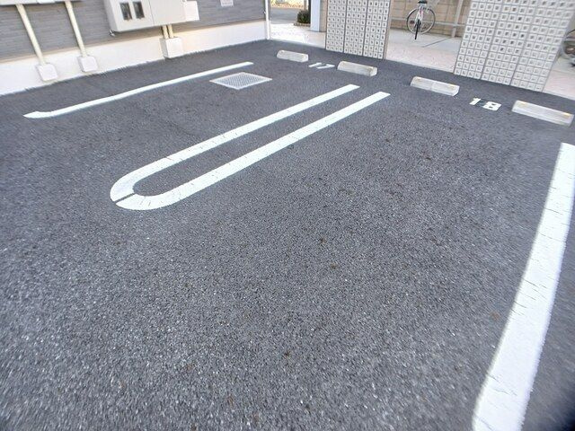 ドゥメゾンＫ＆Ｋの駐車場