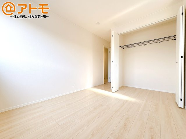 【子供部屋】 | 函南町間宮第3　新築戸建　1号棟 | 広々使える収納付きの洋室です♪