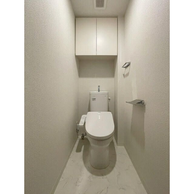 ＯＲＳＵＳ梅島のトイレ|落ち着いた色調のトイレです