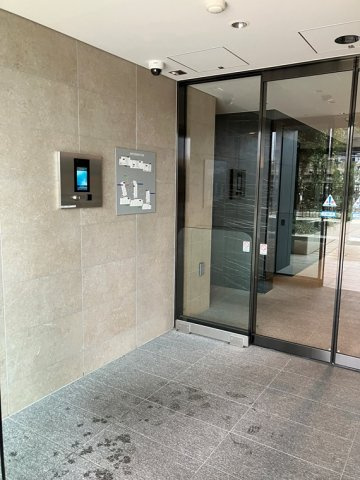 レーベン横浜山手　ＯＮＥ　ＷＡＲＤ　ＣＯＵＲＴのエントランス|毎日通るエントランスはこのようになっています