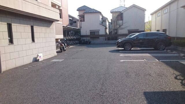 カスタナールの駐車場