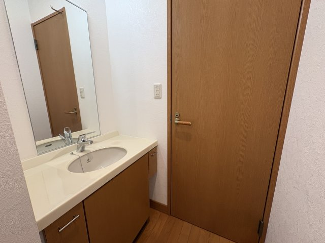 【独立洗面台】 | 熊谷市榎町　中古戸建 | 2階洗面スペース