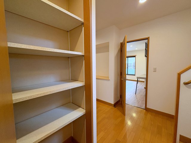 【収納】 | 熊谷市榎町　中古戸建 | 1階ホール収納