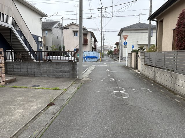 【前面道路含む現地写真】 | 熊谷市榎町　中古戸建